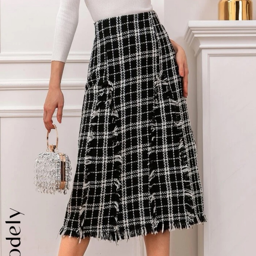 Modely High Waist Plaid Pattern Raw Trim Tweed Skirt